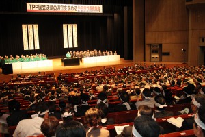 生産者団体、生協、県立大学教員などで組織する秋田県民会議が国会決議遵守を求め１０００人規模の集会を開催