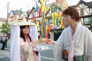 湯沢市の「絵どうろうまつり」でおにぎりの食べ比べを実施