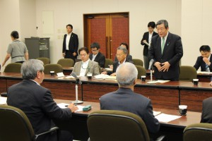 森山裕農林水産大臣が来会し、木村一男会長らと米政策について意見交換